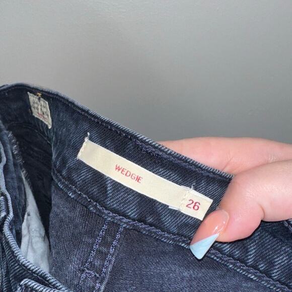 Levi's Wedgie Button Fly Straight Leg Jeans Frayed Hem Dark Blue Wash Size 26 - Picture 2 of 6